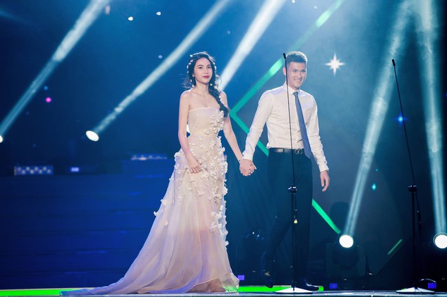 Thủy Tiên dạo này cứ chăm cài hoa gắn lá lên đầu, khiến dân tình phải trầm trồ: tiên nữ là có thật - Ảnh 3. Thủy Tiên dạo này cứ chăm cài hoa gắn lá lên đầu, khiến dân tình phải trầm trồ: tiên nữ là có thật - Ảnh 3.