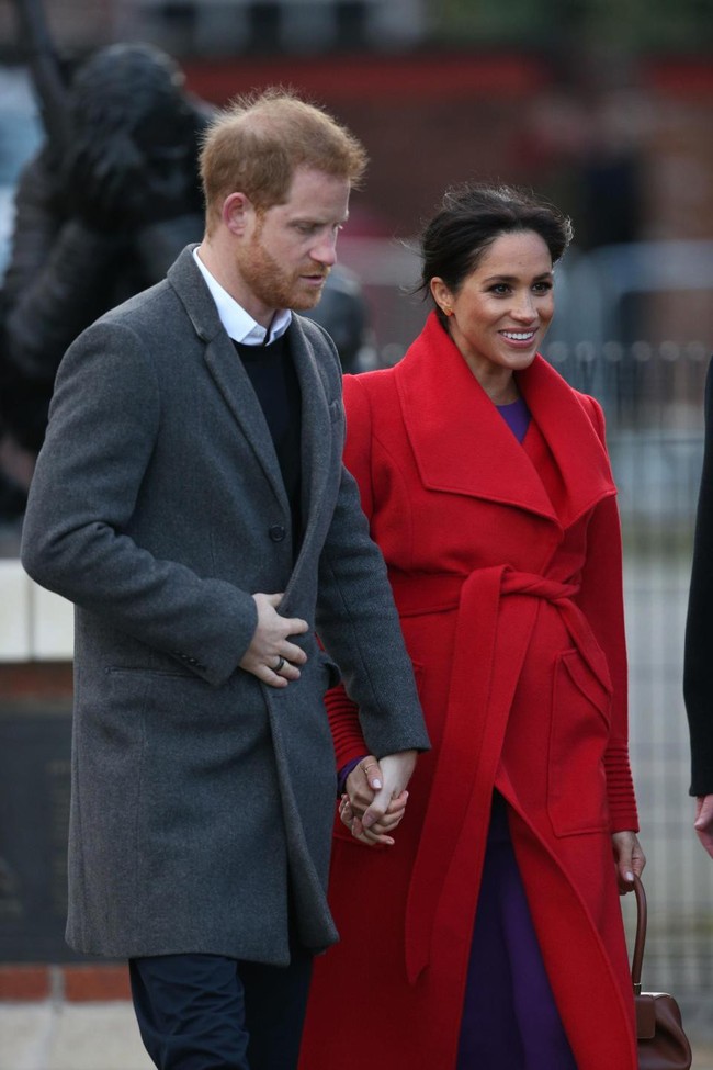 Vừa tái xuất, Meghan đã gây thất vọng với vẻ ngoài quê mùa, bất ngờ hé lộ chi tiết về em bé trong bụng - Ảnh 4. Vừa tái xuất, Meghan đã gây thất vọng với vẻ ngoài quê mùa, bất ngờ hé lộ chi tiết về em bé trong bụng - Ảnh 4.