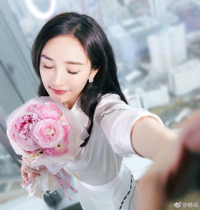 Bị mỉa mai là người mẹ tồi, Dương Mịch bóng gió phản ứng trên mạng xã hội, bày tỏ nguyện vọng làm mới mình - Ảnh 2. Bị mỉa mai là người mẹ tồi, Dương Mịch bóng gió phản ứng trên mạng xã hội, bày tỏ nguyện vọng làm mới mình - Ảnh 2.