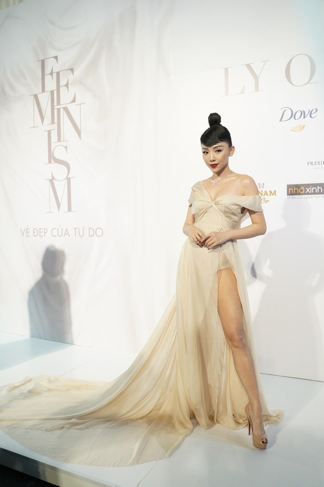 Lý Quí Khánh tôn vinh “Vẻ đẹp của tự do” trên show diễn khủng đầu tiên trong sự nghiệp - Ảnh 7.