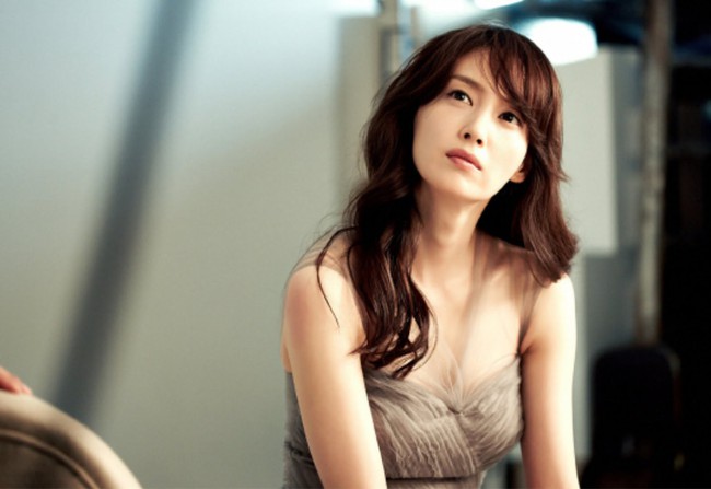 Lee Na Young: Từ ồn ào tình yêu với Bae Yong Joon cho tới cuộc hôn nhân đầy ngọt ngào cùng Thánh sống Won Bin - Ảnh 2.