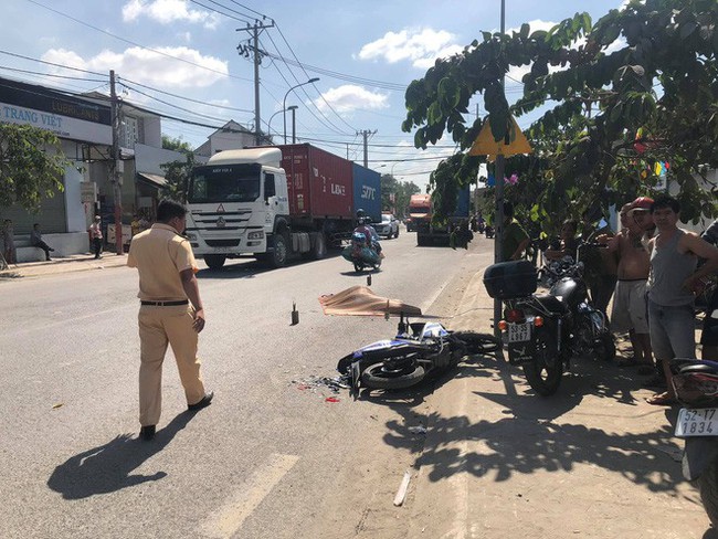 TP. HCM: Nam thanh niên 23 tuổi tử vong thương tâm sau va chạm với xe container trên cung đường tử thần - Ảnh 1.