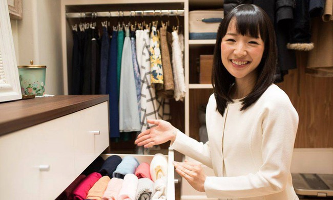 Marie Kondo: Từ cô bé 5 tuổi bị ám ảnh dọn dẹp đến “thánh nữ” khiến cả thế giới phát cuồng, thi nhau vứt đồ, cải tạo không gian sống - Ảnh 4.