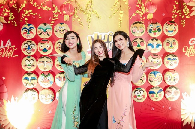 Hồ Ngọc Hà diện áo dài đọ dáng cùng chị em song sinh BB Trần và Hải Triều - Ảnh 3.