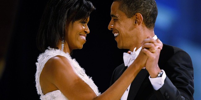 Ngọt ngào như cựu Tổng thống: Ông Obama đăng ảnh thời còn hẹn hò để chúc mừng sinh nhật vợ 55 tuổi - Ảnh 2.