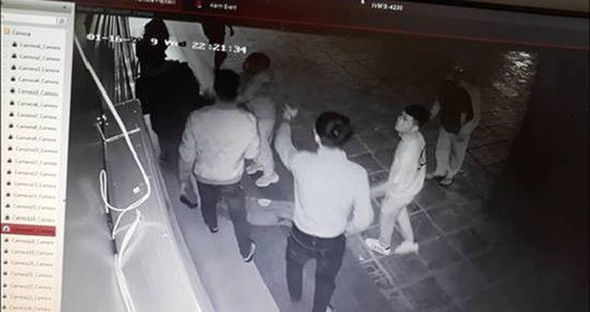 Đã xác định nhóm đối tượng uống rượu say, hành hung dã man nữ nhân viên ở Linh Đàm, Hà Nội - Ảnh 1.