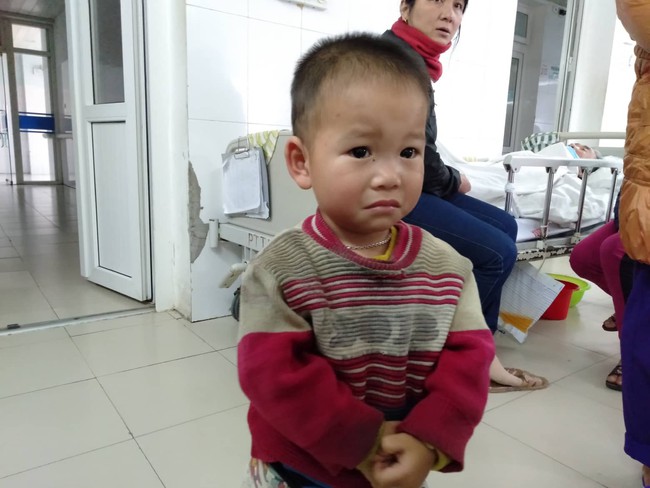 Bé trai 2 tuổi sợ hãi, khóc thét sau 2 tháng gặp lại bố bị tai nạn giao thông - Ảnh 5.