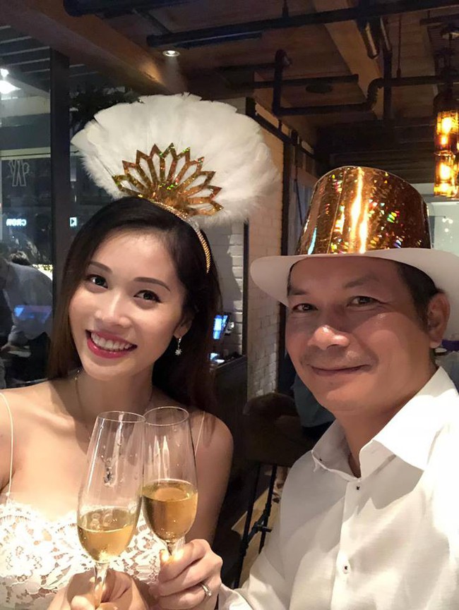 Bà xã Shark Hưng khoe đón giao thừa ở Singapore, chia sẻ khoảnh khắc đầu tiên quan trọng cùng chồng sau khi kết hôn - Ảnh 2.