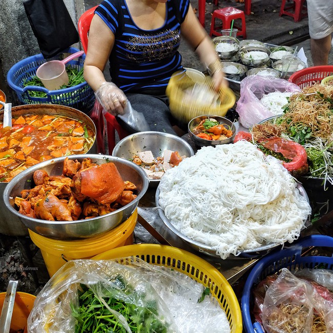 5 quán ăn khuya chất lượng phù hợp cho ngày Sài Gòn mát mẻ, dễ đói đêm - Ảnh 9.