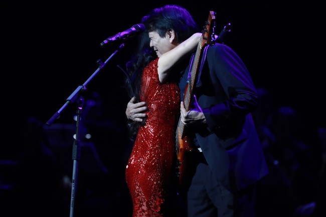 Hậu ly hôn, Hồng Nhung diện váy body khoe đường cong quyến rũ trong live concert của nhạc sĩ Dương Thụ - Ảnh 7.