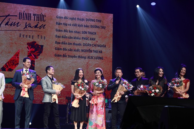 Hậu ly hôn, Hồng Nhung diện váy body khoe đường cong quyến rũ trong live concert của nhạc sĩ Dương Thụ - Ảnh 3.