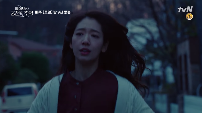 Ký ức Alhambra: Park Shin Hye khóc ngất, thức trắng đêm chỉ để chờ Hyun Bin - Ảnh 12.