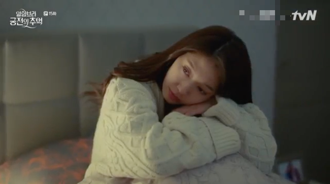 Ký ức Alhambra: Park Shin Hye khóc ngất, thức trắng đêm chỉ để chờ Hyun Bin - Ảnh 6.