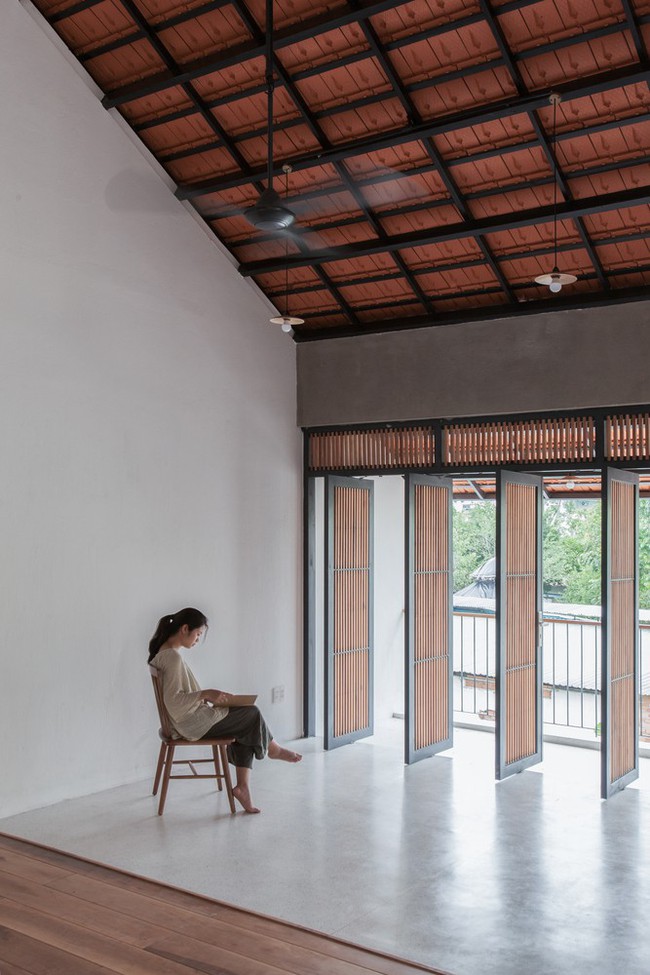 Ngôi nhà mái ngói mang lại cảm giác bình yên và ngập tràn yêu thương của gia đình ba thế hệ ở TP. HCM - Ảnh 16. Ngôi nhà mái ngói mang lại cảm giác bình yên và ngập tràn yêu thương của gia đình ba thế hệ ở TP. HCM - Ảnh 16.