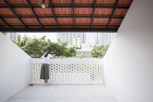 Ngôi nhà mái ngói mang lại cảm giác bình yên và ngập tràn yêu thương của gia đình ba thế hệ ở TP. HCM - Ảnh 12. Ngôi nhà mái ngói mang lại cảm giác bình yên và ngập tràn yêu thương của gia đình ba thế hệ ở TP. HCM - Ảnh 12.