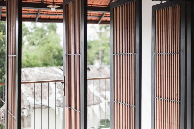 Ngôi nhà mái ngói mang lại cảm giác bình yên và ngập tràn yêu thương của gia đình ba thế hệ ở TP. HCM - Ảnh 11. Ngôi nhà mái ngói mang lại cảm giác bình yên và ngập tràn yêu thương của gia đình ba thế hệ ở TP. HCM - Ảnh 11.
