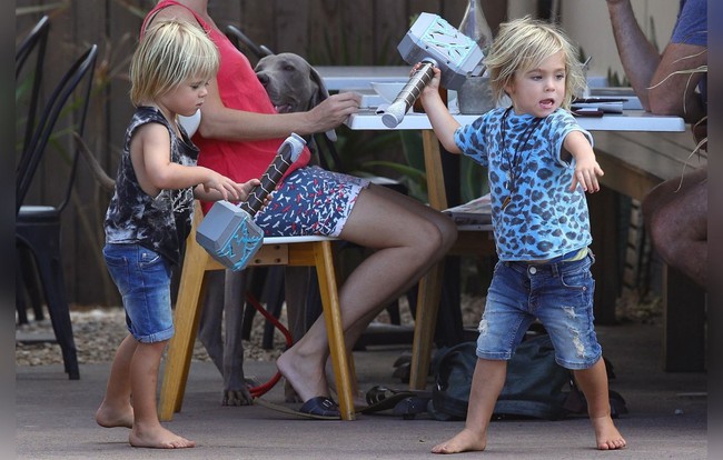 Buscando un lugar para criar a sus hijos pequeños, Thor Chris Hemsworth eligió el lugar equivocado cerca... de una playa nudista - Foto 3.