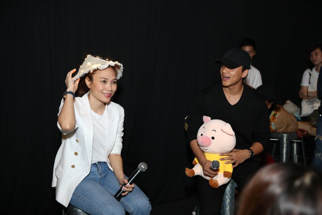 Phim đạt doanh thu khủng, Mỹ Tâm cùng fans đi từ thiện kết hợp cinetour tại Vĩnh Long và Cần Thơ - Ảnh 11. Phim đạt doanh thu khủng, Mỹ Tâm cùng fans đi từ thiện kết hợp cinetour tại Vĩnh Long và Cần Thơ - Ảnh 11.