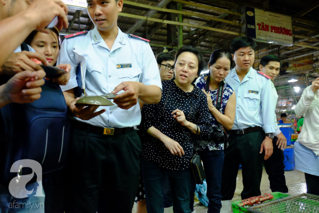 TP.HCM: Lại phát hiện hàng chục con heo không rõ nguồn gốc, chảy dịch, bốc mùi tuồn vào chợ Bình Điền tiêu thụ Tết - Ảnh 8.