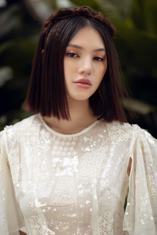Mặc ồn ào với hội bạn thân của Hoa hậu Kỳ Duyên, Jolie Nguyễn vẫn xuống phố điệu đà thế này  - Ảnh 7.