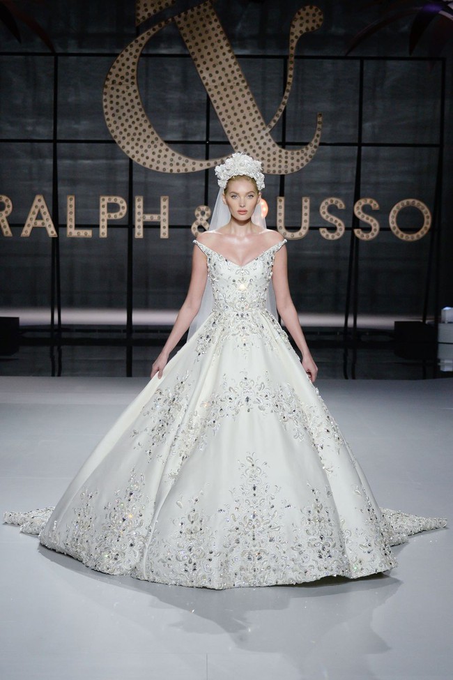 Lộ diện ứng viên váy cưới vạn người mê của năm 2019: đồ Haute Couture xa hoa khó cưỡng, có thể biến mọi cô dâu thành bà hoàng - Ảnh 2. Lộ diện ứng viên váy cưới vạn người mê của năm 2019: đồ Haute Couture xa hoa khó cưỡng, có thể biến mọi cô dâu thành bà hoàng - Ảnh 2.