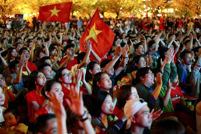 Tứ kết Việt Nam - Nhật Bản: CĐV tiếc nuối khi tuyển Việt Nam phải rời Asian Cup 2019 - Ảnh 5.