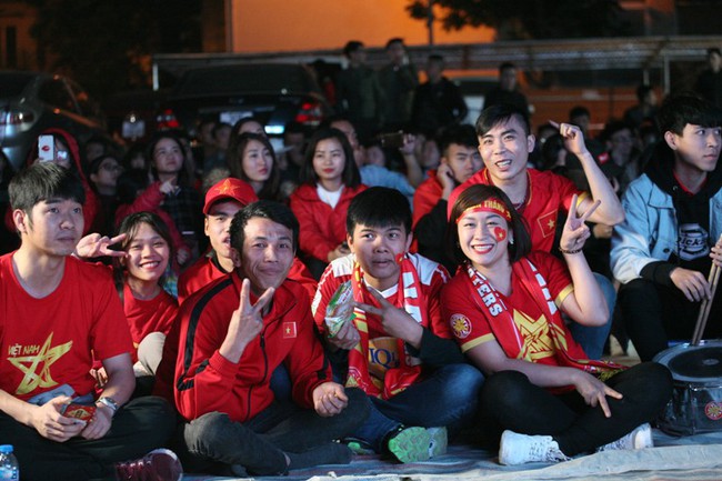 Tứ kết Việt Nam - Nhật Bản: CĐV tiếc nuối khi tuyển Việt Nam phải rời Asian Cup 2019 - Ảnh 13.