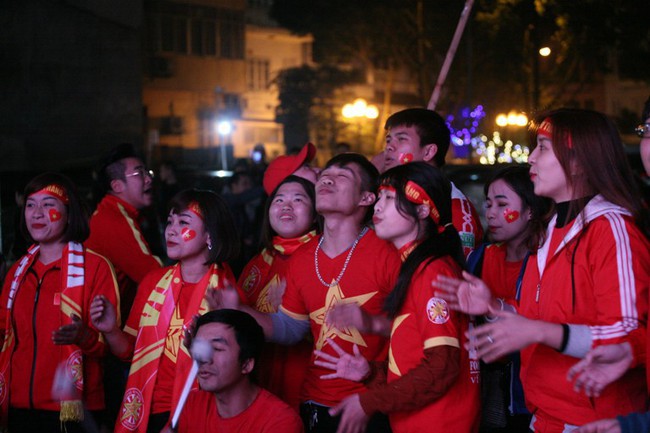 Tứ kết Việt Nam - Nhật Bản: CĐV tiếc nuối khi tuyển Việt Nam phải rời Asian Cup 2019 - Ảnh 17.