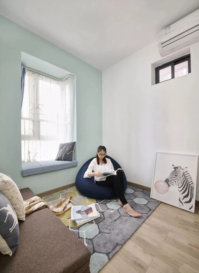 A young couple renovated a 54m² apartment from a narrow to an extremely spacious space thanks to cleverly designing the storage area - Photo 15.