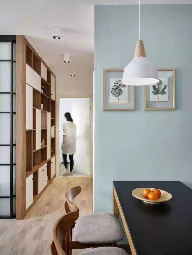 A young couple renovated a 54m² apartment from a narrow to an extremely spacious space thanks to cleverly designing the storage area - Photo 10.