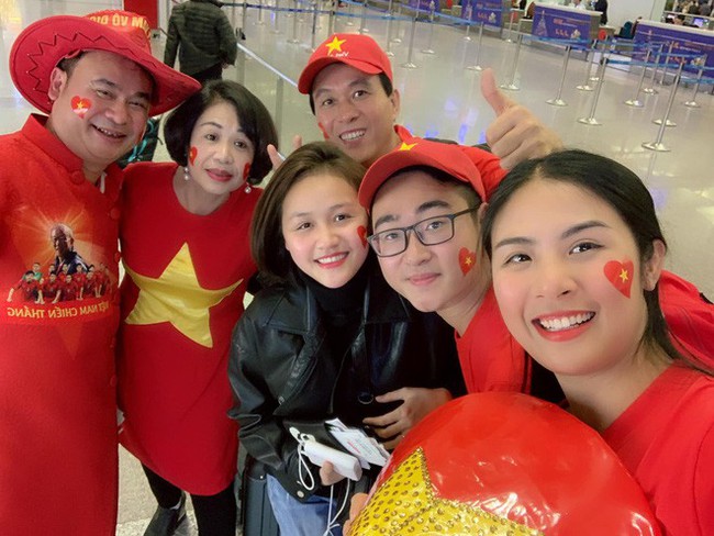 Hoa hậu Ngọc Hân đến Dubai tiếp lửa cho tuyển Việt Nam trong trận gặp Nhật Bản - Ảnh 2.