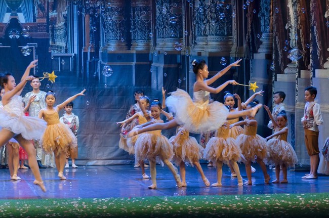 Vũ kịch Người đẹp ngủ trong rừng: Vở ballet đầu tiên cháy vé nhờ 130 vũ công nhí - Ảnh 3.