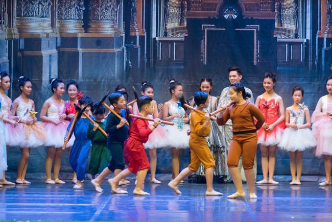 Vũ kịch Người đẹp ngủ trong rừng: Vở ballet đầu tiên cháy vé nhờ 130 vũ công nhí - Ảnh 2.