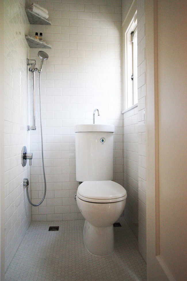 Gợi ý các thiết kế bồn cầu ăn gian diện tích cho những người sở hữu một căn phòng tắm chật hẹp - Ảnh 4.