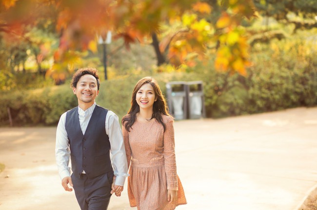 Trọn bộ ảnh cưới ngập tràn sắc vàng mùa thu Hàn Quốc của rapper Tiến Đạt và vợ mới cưới Thụy Vy - Ảnh 12.