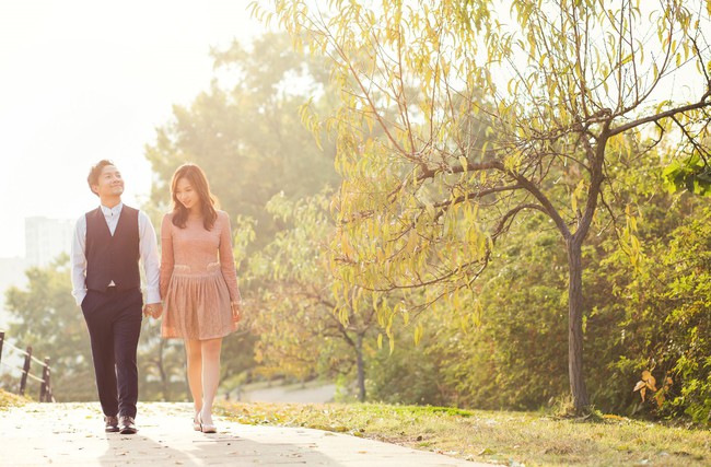Trọn bộ ảnh cưới ngập tràn sắc vàng mùa thu Hàn Quốc của rapper Tiến Đạt và vợ mới cưới Thụy Vy - Ảnh 24.