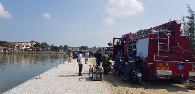 Tìm thấy thi thể bé trai 6 tuổi kẹt trong ô tô khi bố chở cả gia đình lao xuống sông vì mâu thuẫn - Ảnh 3.