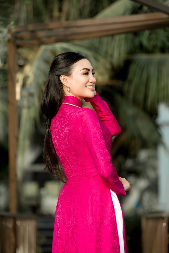 “Nữ hoàng áo dài” Trần Huyền Nhung đẹp xuất sắc trong một sáng tạo của NTK Nguyễn Tuấn - Ảnh 5.