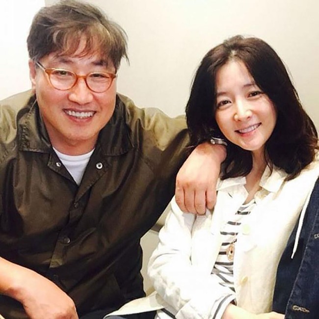 Ảnh sao bên người thân gây tẩu hỏa nhập ma: Bố con mà như cặp đôi, vợ chồng lại bị nhầm thành chú cháu - Ảnh 14.