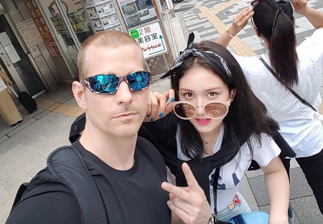 Ảnh sao bên người thân gây tẩu hỏa nhập ma: Bố con mà như cặp đôi, vợ chồng lại bị nhầm thành chú cháu - Ảnh 8.