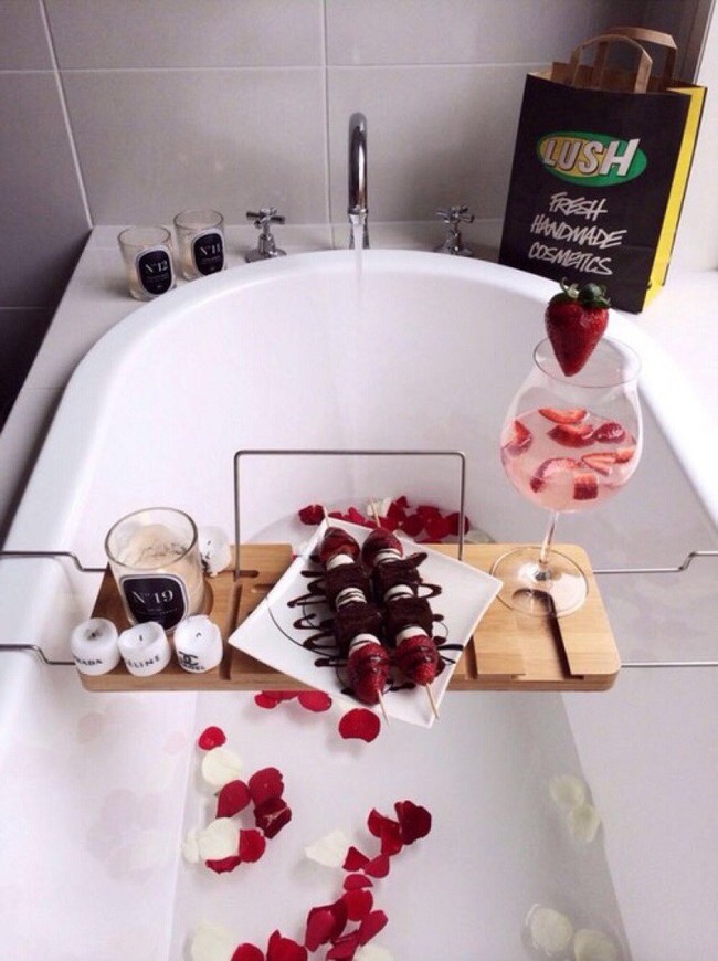 Valentine ngọt ngào với 13 ý tưởng trang trí bồn tắm lãng mạn và quyến rũ - Ảnh 2.