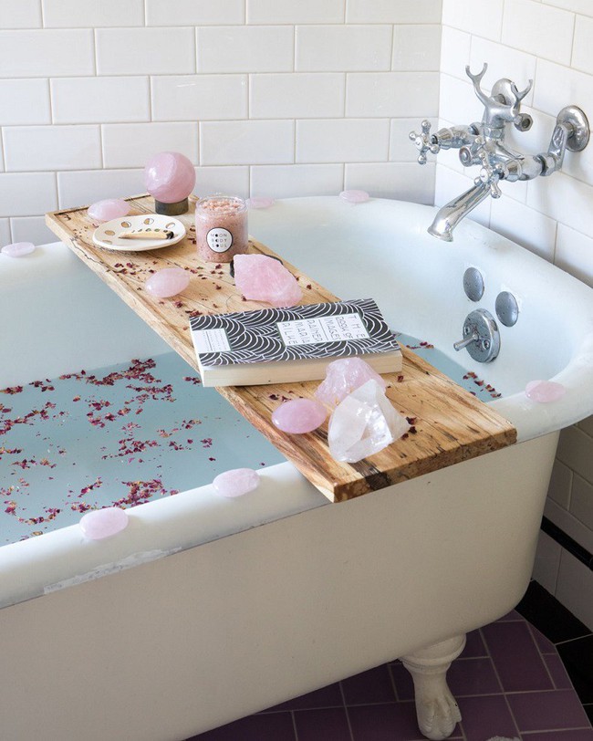 Valentine ngọt ngào với 13 ý tưởng trang trí bồn tắm lãng mạn và quyến rũ - Ảnh 5.