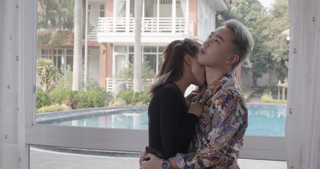 Diễn viên hài Minh Tít gây choáng khi hôn hàng chục diễn viên nữ trong phim giáo dục giới tính - Ảnh 7. Diễn viên hài Minh Tít gây choáng khi hôn hàng chục diễn viên nữ trong phim giáo dục giới tính - Ảnh 7.