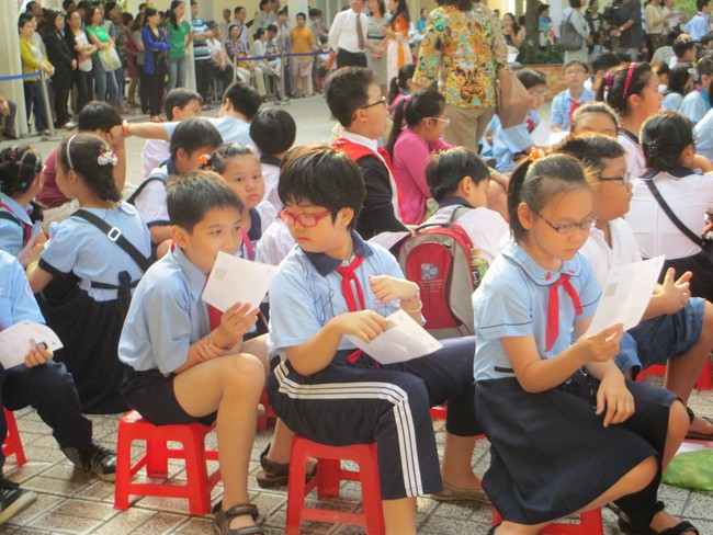 TP Hồ Chí Minh: Học sinh nghỉ Tết sớm từ hôm nay, bố mẹ lo gửi con rối như canh hẹ - Ảnh 1.