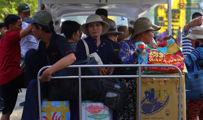 Chuyến xe nghĩa tình chở miễn phí 600 sinh viên và lao động nghèo ở Sài Gòn về quê ăn Tết Kỷ Hợi 2019 - Ảnh 3.