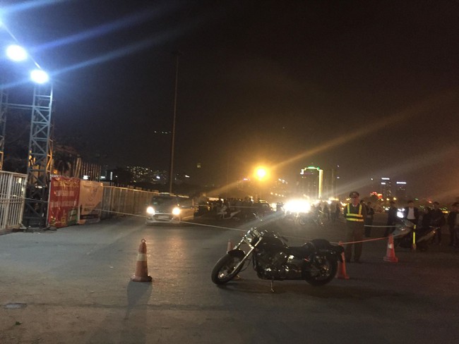 NÓNG: Cảnh sát vừa bắt được đối tượng cướp taxi, cứa cổ tài xế trước sân vận động Mỹ Đình - Ảnh 3.