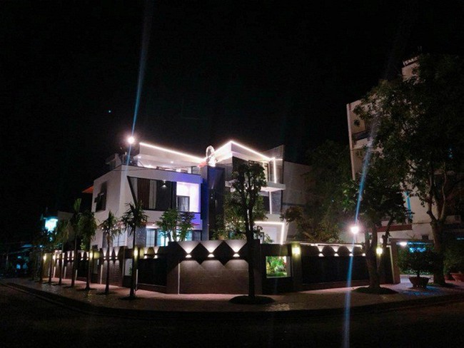 Ngắm biệt thự tiền tỷ khang trang, hiện đại của diễn viên Quốc Trường, người tình của Hân trong Gạo nếp gạo tẻ - Ảnh 15. Ngắm biệt thự tiền tỷ khang trang, hiện đại của diễn viên Quốc Trường, người tình của Hân trong Gạo nếp gạo tẻ - Ảnh 15.