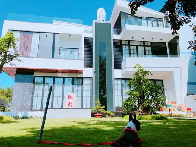 Ngắm biệt thự tiền tỷ khang trang, hiện đại của diễn viên Quốc Trường, người tình của Hân trong Gạo nếp gạo tẻ - Ảnh 14. Ngắm biệt thự tiền tỷ khang trang, hiện đại của diễn viên Quốc Trường, người tình của Hân trong Gạo nếp gạo tẻ - Ảnh 14.