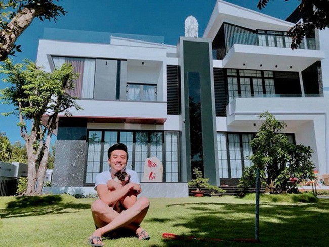 Ngắm biệt thự tiền tỷ khang trang, hiện đại của diễn viên Quốc Trường, người tình của Hân trong Gạo nếp gạo tẻ - Ảnh 4. Ngắm biệt thự tiền tỷ khang trang, hiện đại của diễn viên Quốc Trường, người tình của Hân trong Gạo nếp gạo tẻ - Ảnh 4.