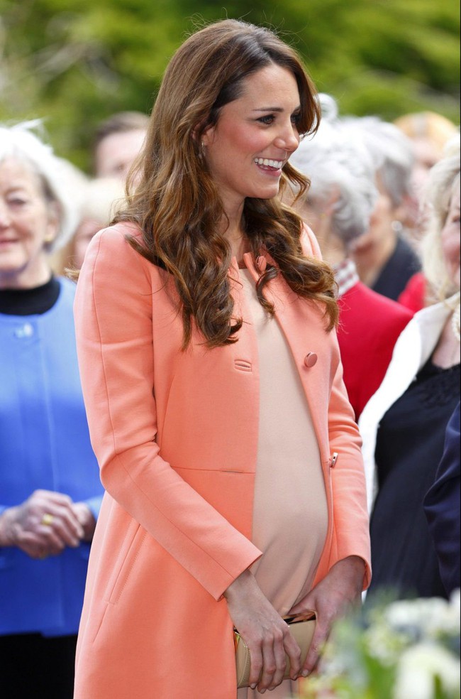 Công nương Kate dự tính sinh con thứ 4 vào năm 2020 và bỗng dưng bị người hâm mộ của Meghan tấn công - Ảnh 2.